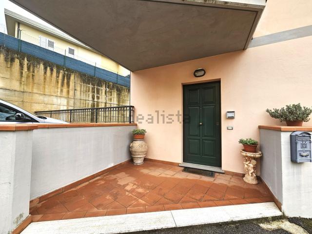 Case e ville in vendita di 156 m² in Via Poggiolino, 68