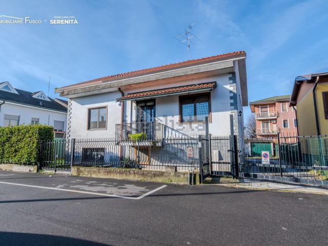 Case e ville in vendita di 156 m² in Via Piacenza, 15