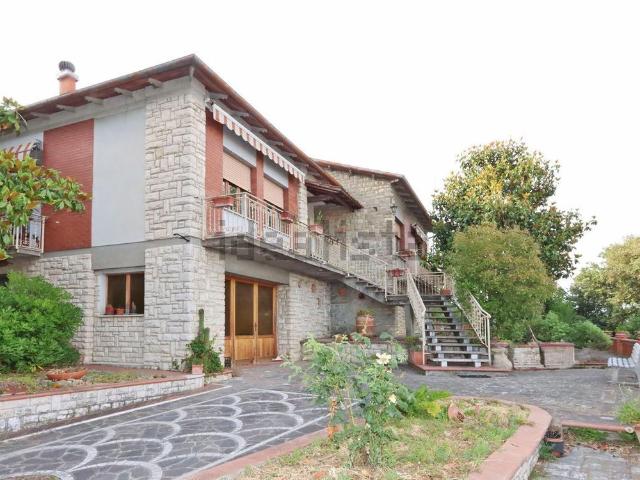 Case e ville in vendita di 156 m² in Via Trento