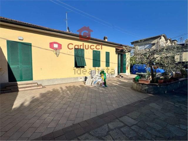 Case e ville in vendita di 157 m² in Via Ferruccio Parri, 74
