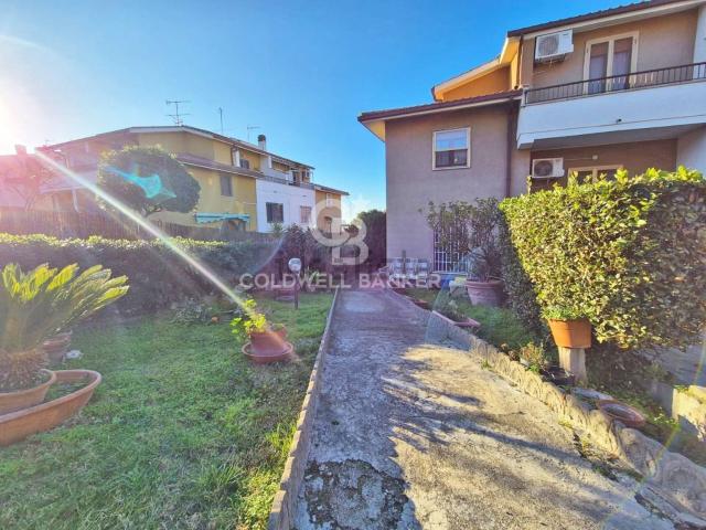Case e ville in vendita di 157 m² in Via Cardinale Giovan Battista Leni, 24