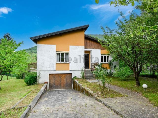 Case e ville in vendita di 157 m² in Via Grasse