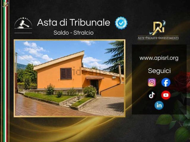 Case e ville in vendita di 158 m² in Via Gemme