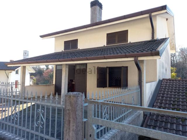 Case e ville in vendita di 158 m² in Via Divella