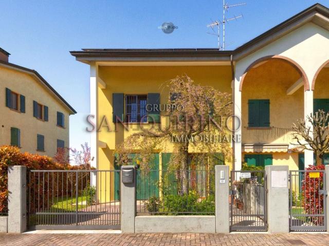 Case e ville in vendita di 158 m² in Via Nilde Iotti, 17