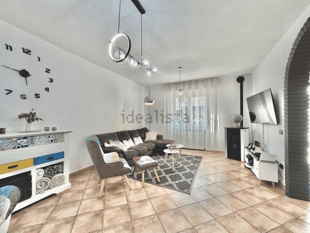 Case e ville in vendita di 158 m² in Via Zola, 65
