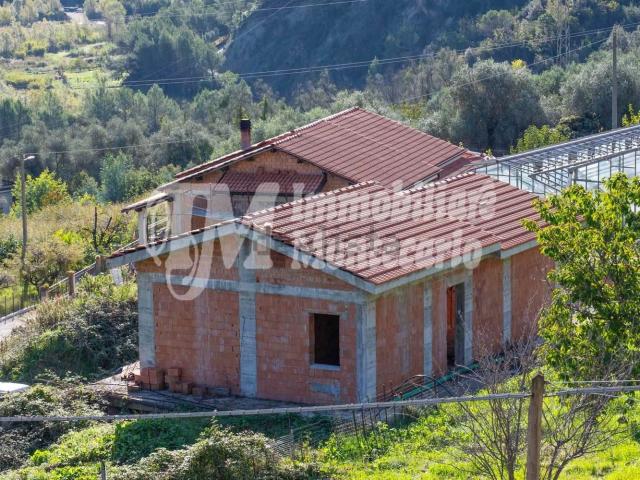 Case e ville in vendita di 159 m² in Via Grammondo