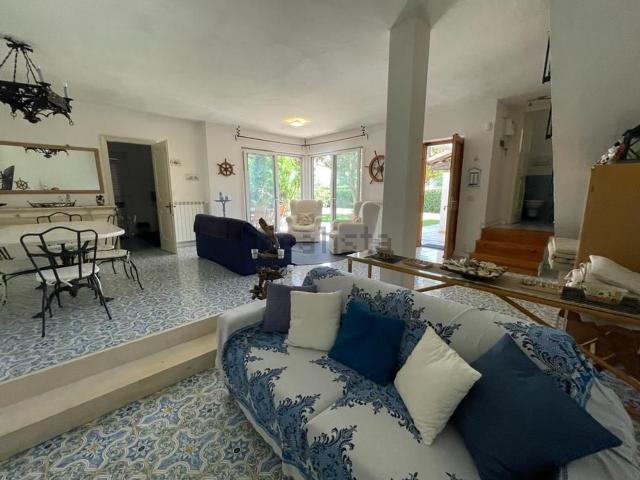 Case e ville in vendita di 159 m² in Via graviscani
