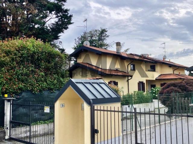 Case e ville in vendita di 159 m² in Via Monte Rosa, 3