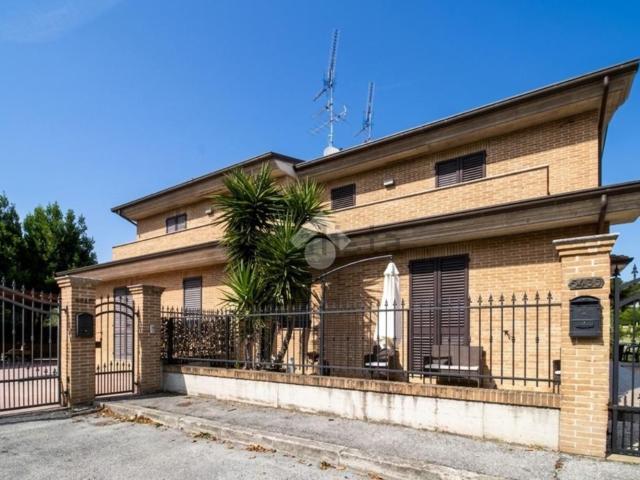 Case e ville in vendita di 159 m² in Strada Faleriense, 5440