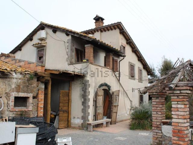 Case e ville in vendita di 159 m² in Strada Statale Cassia