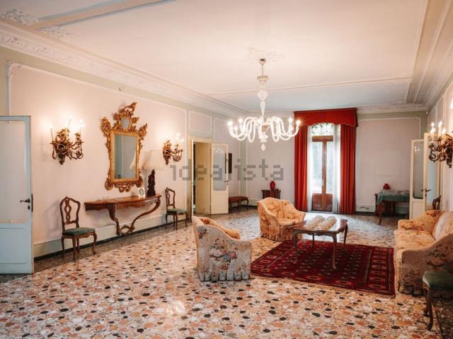 Case e ville in vendita di 1608 m²