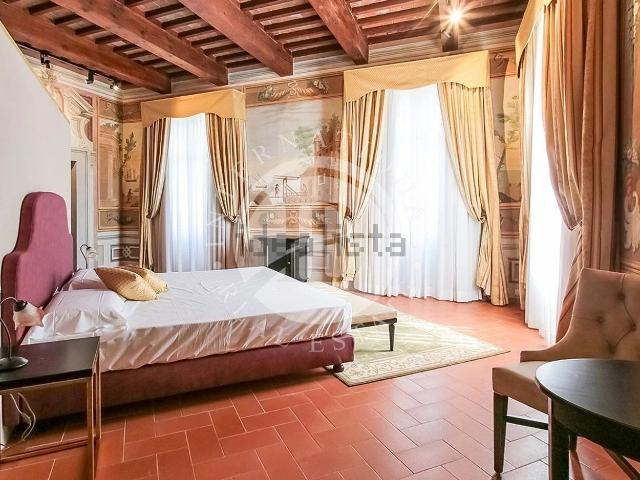 Case e ville in vendita di 1600 m²