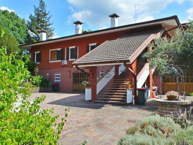 Case e ville in vendita di 1600 m²