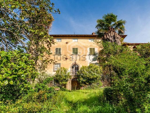 Case e ville in vendita di 1600 m² in Via Bucciano
