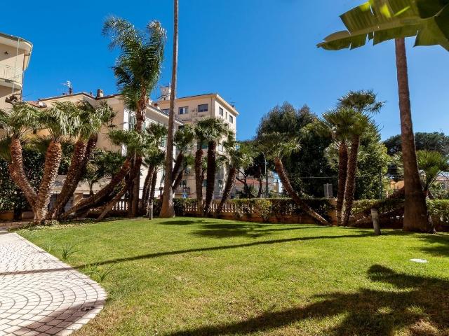 Case e ville in vendita di 1600 m² in Via Paolo Boselli