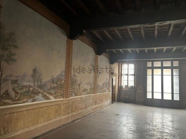 Case e ville in vendita di 1600 m² in Via Roma