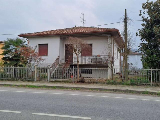 Case e ville in vendita di 160 m² in Via Emilia