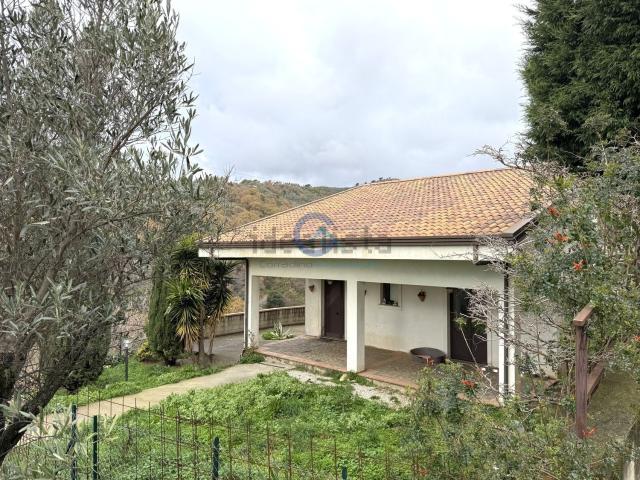 Case e ville in vendita di 160 m² in Via Codella