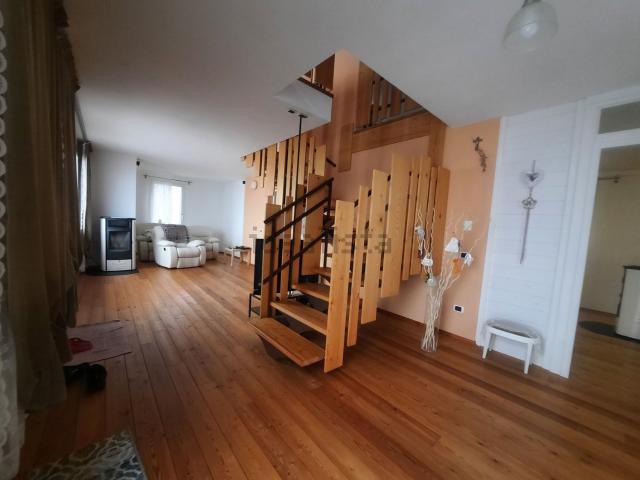 Case e ville in vendita di 160 m² in Via Col Andrein, 12