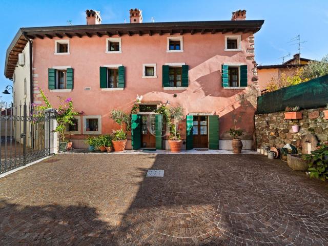 Case e ville in vendita di 160 m² in Via Cortivi