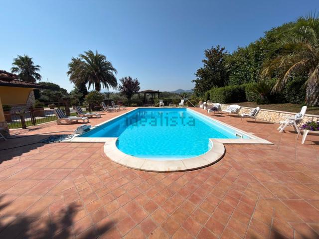 Case e ville in vendita di 160 m² in Via Costa d&apos Arco, 19