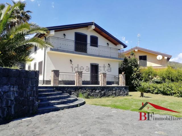 Case e ville in vendita di 160 m² in Via Cavotta