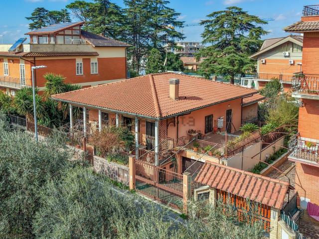 Case e ville in vendita di 160 m² in Via Campobello di Licata, 34