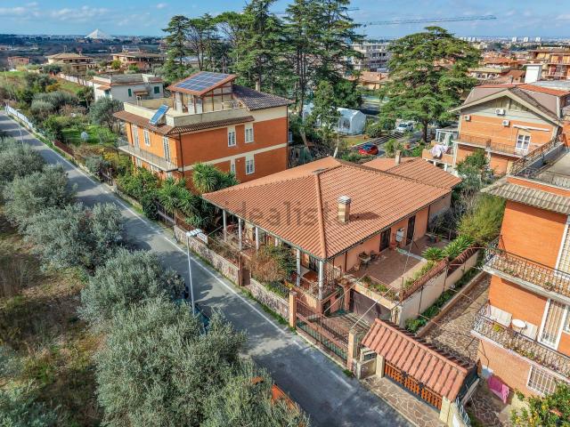 Case e ville in vendita di 160 m² in Via Campobello di Licata, 34