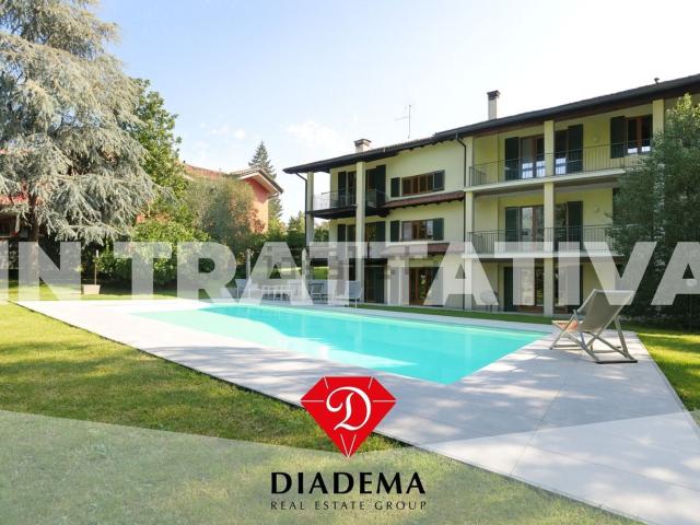 Case e ville in vendita di 160 m² in Via Carducci, 16