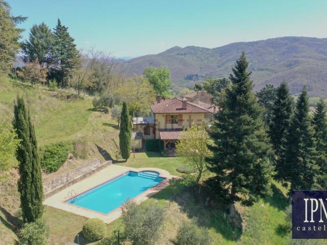 Case e ville in vendita di 160 m² in Via Castiglionese