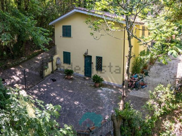 Case e ville in vendita di 160 m² in Via Ciciliano