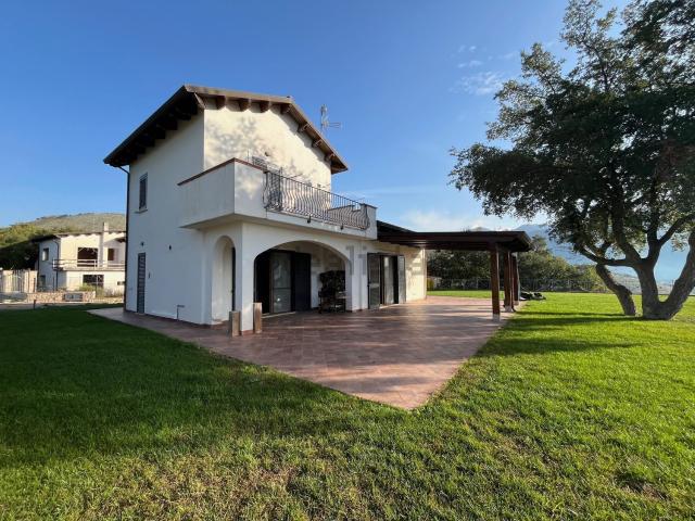 Case e ville in vendita di 160 m² in Via Ciovareccia, 20