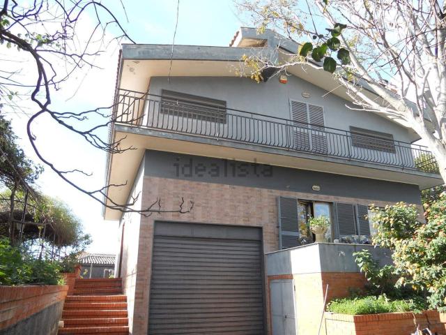 Case e ville in vendita di 160 m² in Via Creta