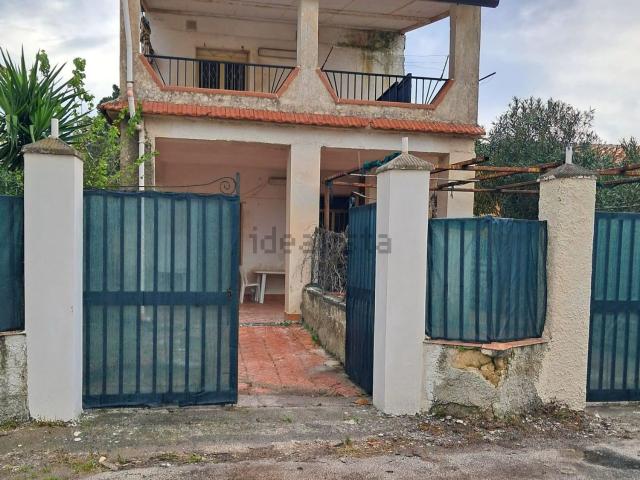 Case e ville in vendita di 160 m² in Via Amalfi