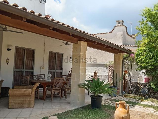 Case e ville in vendita di 160 m² in Via Amerigo Vespucci, 26