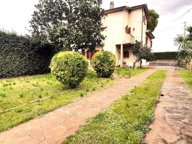 Case e ville in vendita di 160 m² in Via Aldo Moro, 12