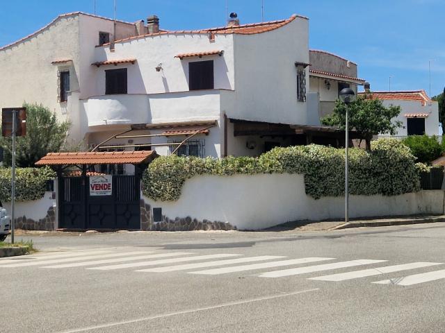Case e ville in vendita di 160 m² in Via Alsium, 2