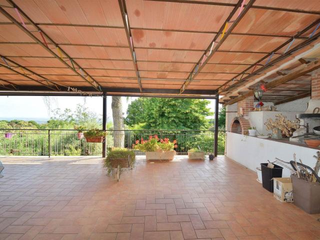 Case e ville in vendita di 160 m² in Via Appia Nord
