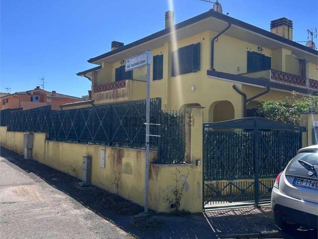 Case e ville in vendita di 160 m² in Via Arciglioni