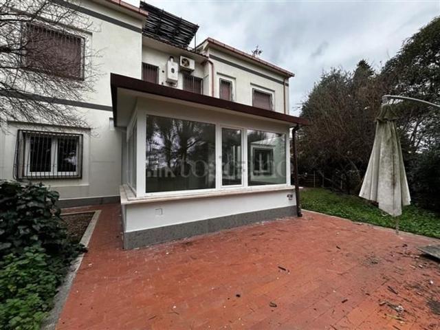 Case e ville in vendita di 160 m² in Via Ardeatina