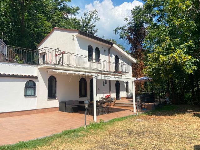 Case e ville in vendita di 160 m² in Via Bosco Bonanno, 16
