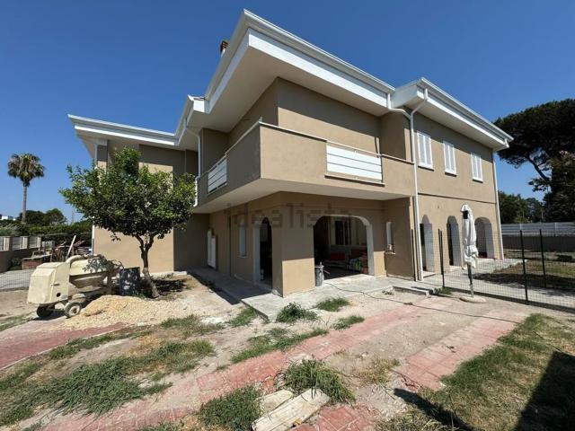 Case e ville in vendita di 160 m² in Via Giuseppe Antonio Borgese