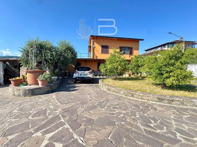 Case e ville in vendita di 160 m² in Via Guglielmo Marconi