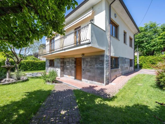 Case e ville in vendita di 160 m² in Via dei Boderi, 4
