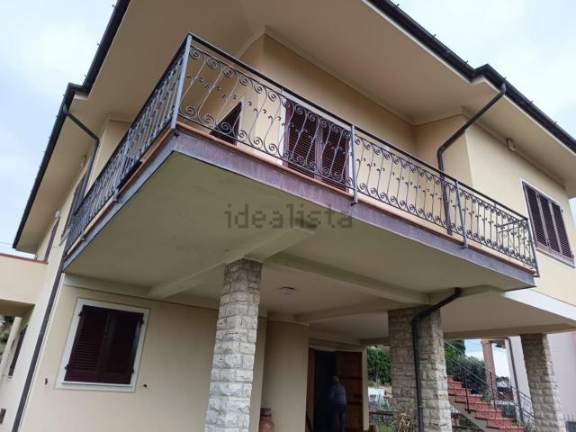 Case e ville in vendita di 160 m² in Via dei Boschi