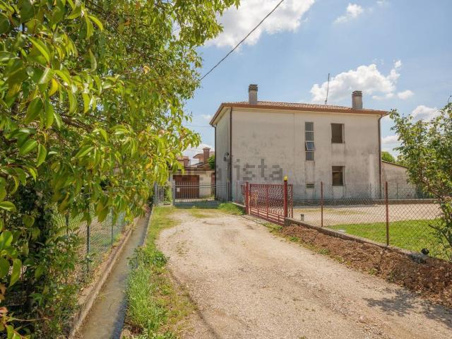 Case e ville in vendita di 160 m² in Via dei Cedri, 22