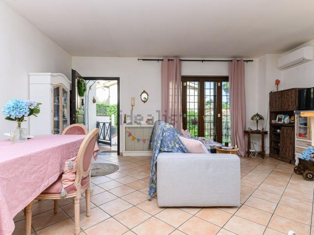 Case e ville in vendita di 160 m² in Via DEI COSTARONI