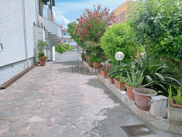 Case e ville in vendita di 160 m² in Via dei Fiori, 44