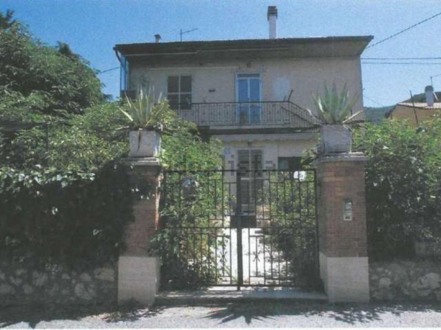 Case e ville in vendita di 160 m² in Via della Rinascita